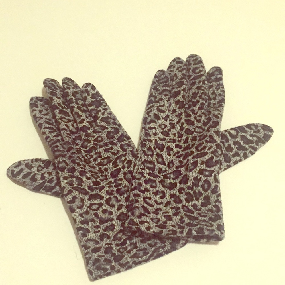 Cheetah gloves